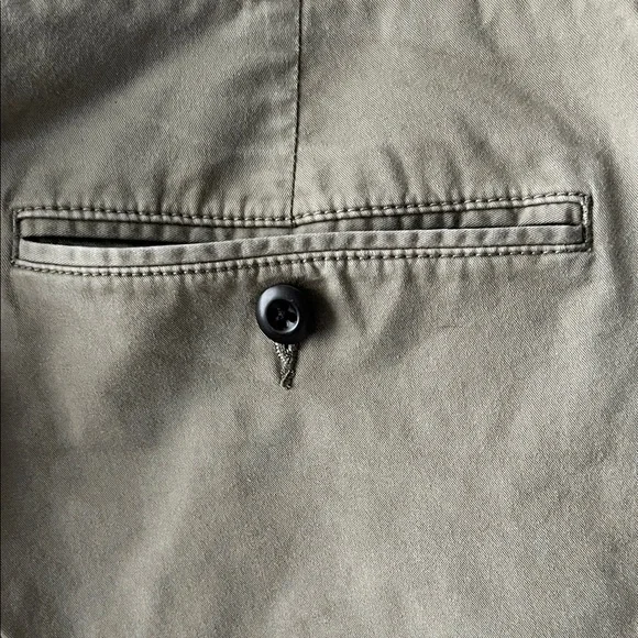 J. Crew Men's Khaki Flat Front Shorts 33 - Picture 3 of 7